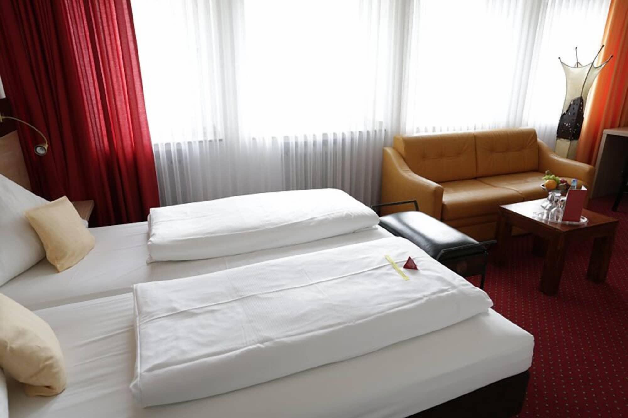 Hotel Cascade Superior Dusseldorf Ngoại thất bức ảnh