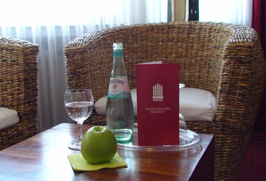 Hotel Cascade Superior Dusseldorf Ngoại thất bức ảnh